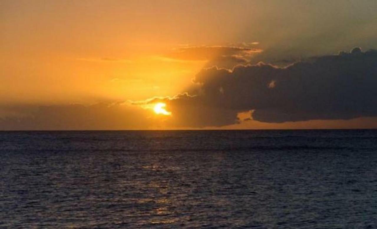 Logement Entier Au Soleil Couchant Deshaies Exterior foto